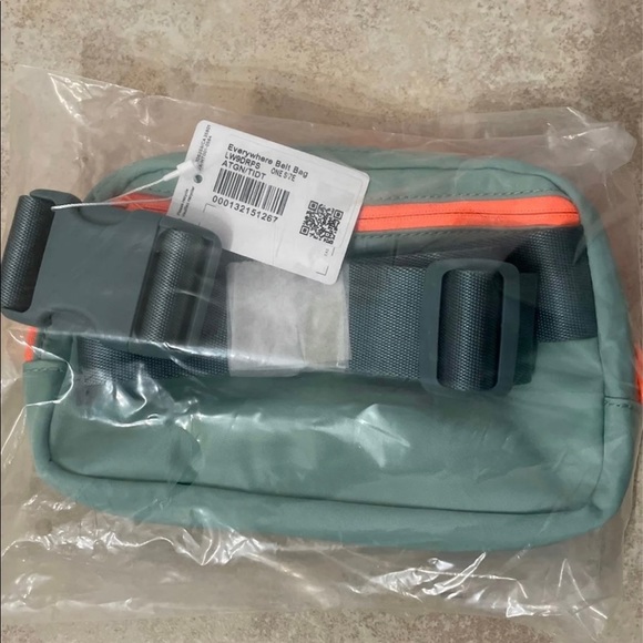 NWT Limited Edition Lululemon Everwhere Bag - Picture 2 of 3